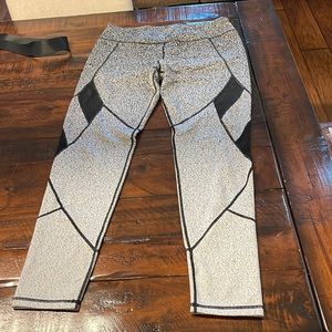 Black and white leggings MNY size L